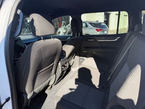 Used 2025 GMC Acadia Elevation FWD image 13