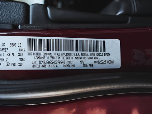 Used 2017 Jeep Grand Cherokee Laredo RWD image 31