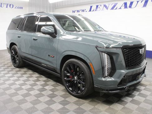 Used 2026 Cadillac Escalade V AWD/4WD image 3