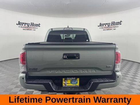 Used 2022 Toyota Tacoma TRD Off-Road w/ Technology Package AWD/4WD image 8