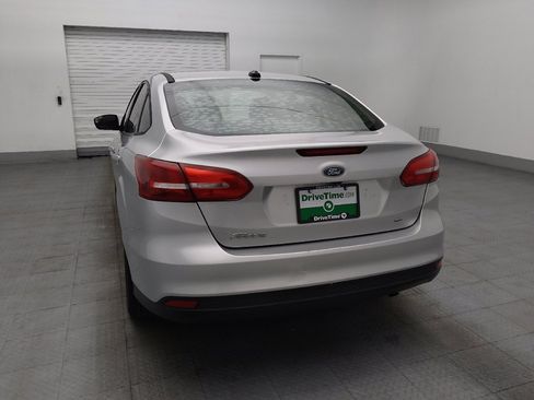 Used 2018 Ford Focus SE w/ SE Appearance Package FWD image 6