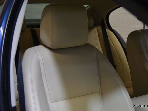 Used 2012 Jaguar XF image 18