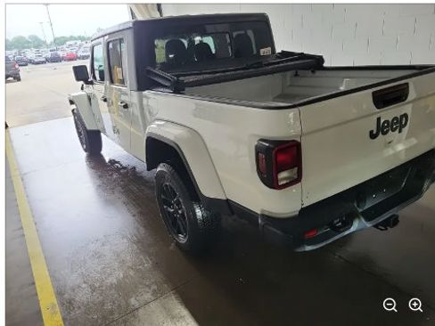Used 2022 Jeep Gladiator Sport AWD/4WD image 6