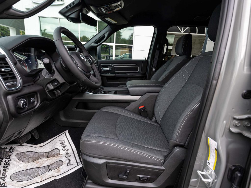 New 2026 RAM 3500 Big Horn AWD/4WD image 25