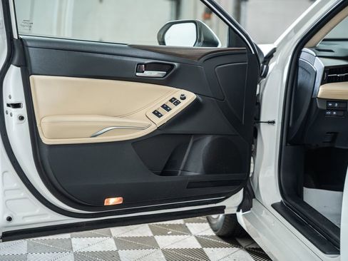 Used 2020 Toyota Avalon XLE w/ Moonroof Package image 40