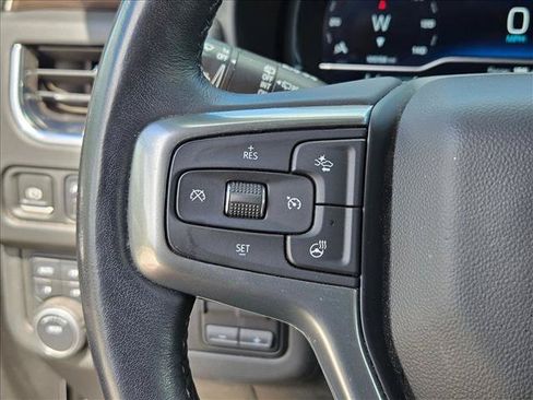 Used 2022 Chevrolet Tahoe Z71 w/ Luxury Package AWD/4WD image 9