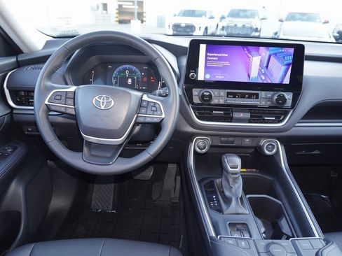 Certified 2025 Toyota Grand Highlander FWD image 13