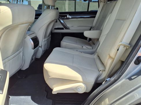Used 2023 Lexus GX 460 Premium w/ Accessory Package AWD/4WD image 17