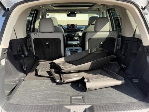 Used 2023 Honda Pilot Touring image 4