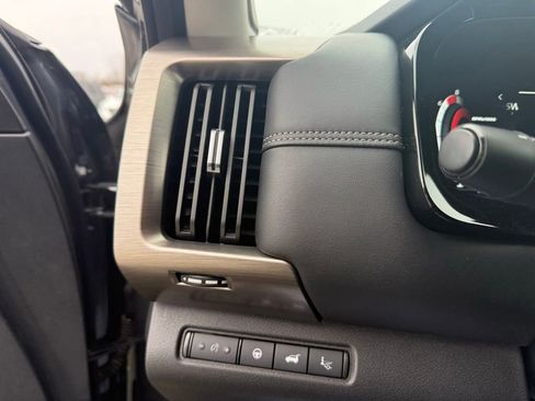 Used 2024 Nissan Pathfinder Platinum image 21