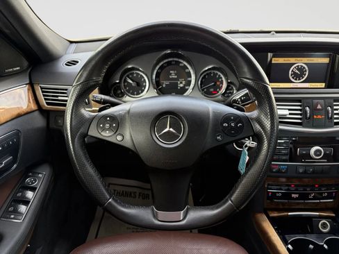 Used 2011 Mercedes-Benz E 550 4MATIC Sedan image 27