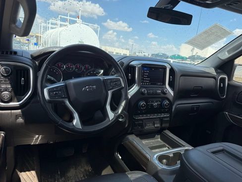 Used 2020 Chevrolet Silverado 1500 LT Trail Boss AWD/4WD image 3