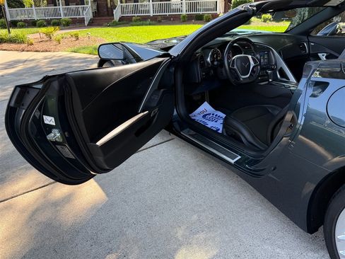 Used 2019 Chevrolet Corvette Stingray Convertible w/ 1LT RWD image 46