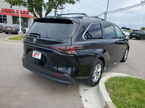 Certified 2025 Toyota Sienna XLE w/ XLE Plus Package AWD/4WD image 4