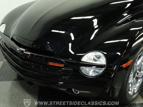 Used 2004 Chevrolet SSR w/ Preferred Equipment Group RWD image 19