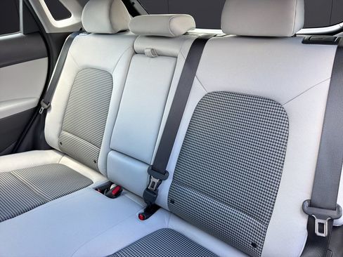 Used 2023 Hyundai Kona SE FWD image 19