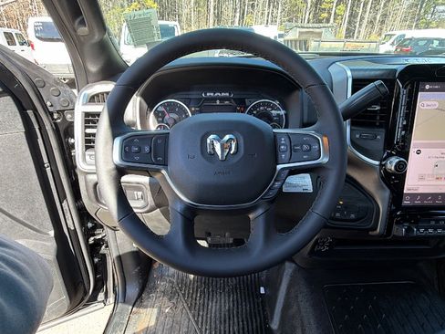 New 2025 RAM 5500 4x4 Regular Cab image 21