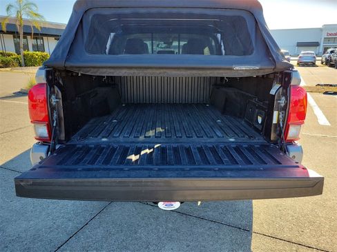 Used 2021 Toyota Tacoma SR5 w/ Trail Edition image 9