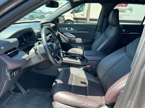 Used 2025 Ford Explorer Platinum w/ Ultimate Package AWD/4WD image 4