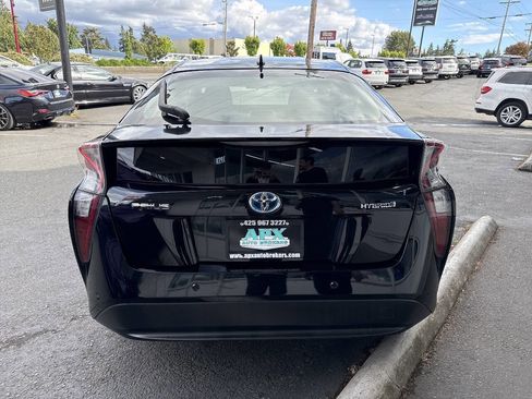 Used 2018 Toyota Prius Two w/ Prius Two Safety Plus Package FWD image 5