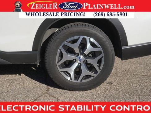 Used 2024 Subaru Forester Premium image 9