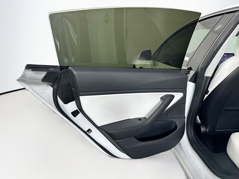 Used 2021 Tesla Model 3 Standard Range Plus image 24