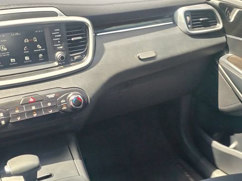 Used 2019 Kia Sorento L FWD image 18