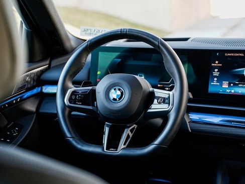 Used 2025 BMW i5 xDrive40 w/ M Sport Package image 12