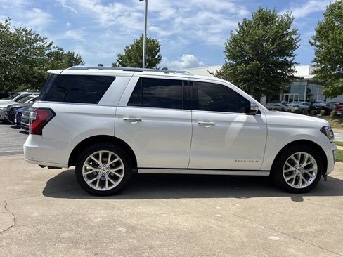 Used 2019 Ford Expedition Platinum AWD/4WD image 2
