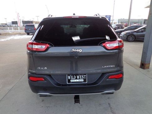 Used 2017 Jeep Cherokee Limited image 5
