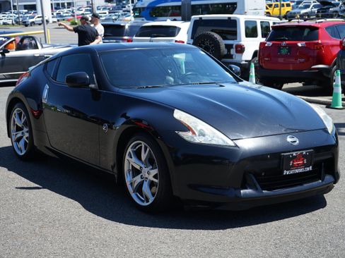 Used 2011 Nissan 370Z Touring w/ Sport Pkg RWD image 7