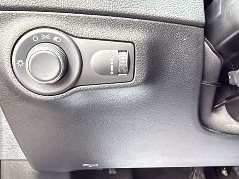 Used 2021 Jeep Compass Sport FWD image 30
