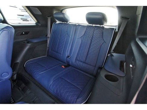 Used 2026 Cadillac Vistiq Premium Luxury image 13