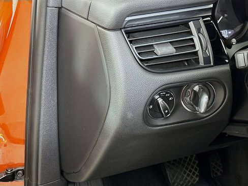 Certified 2023 Porsche Macan AWD/4WD image 11