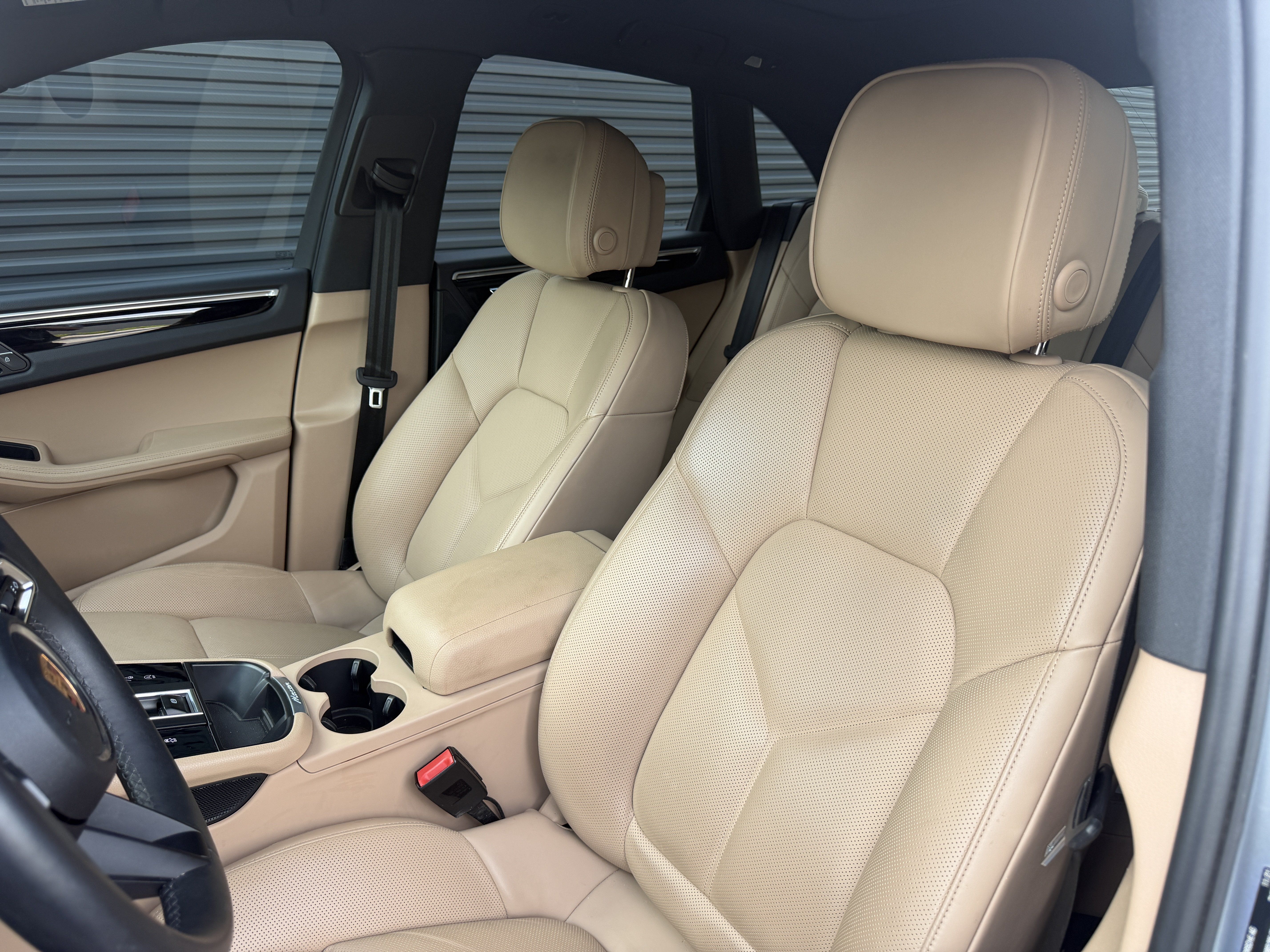 Used 2022 Porsche Macan AWD/4WD image 4