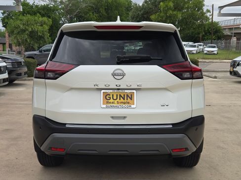 Used 2023 Nissan Rogue SV FWD image 4
