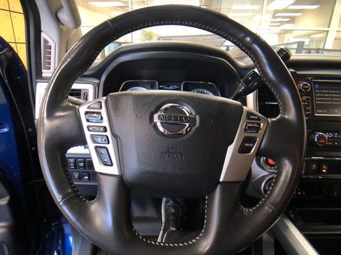 Used 2018 Nissan Titan PRO-4X w/ Pro-4x Convenience Package AWD/4WD image 13