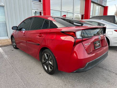 Used 2019 Toyota Prius XLE image 3