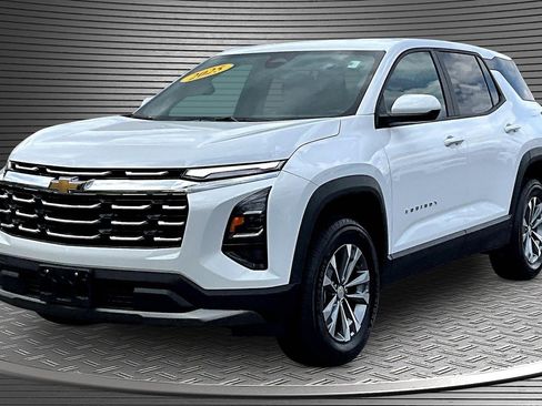 Used 2025 Chevrolet Equinox LT FWD image 3