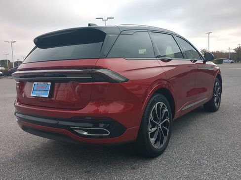 Used 2024 Lincoln Nautilus Reserve image 13