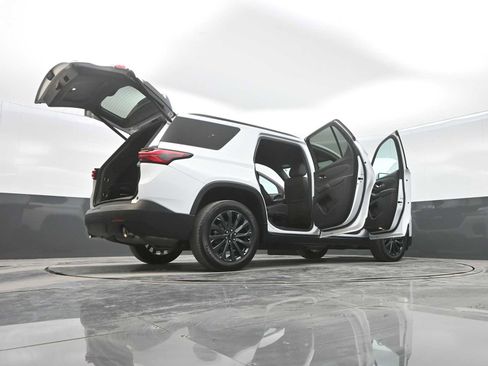 Used 2022 Chevrolet Traverse RS w/ LPO, Cargo Package image 39