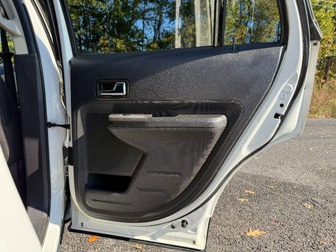 Used 2010 Ford Edge SE image 25