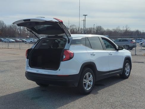 Used 2024 GMC Terrain SLE image 5