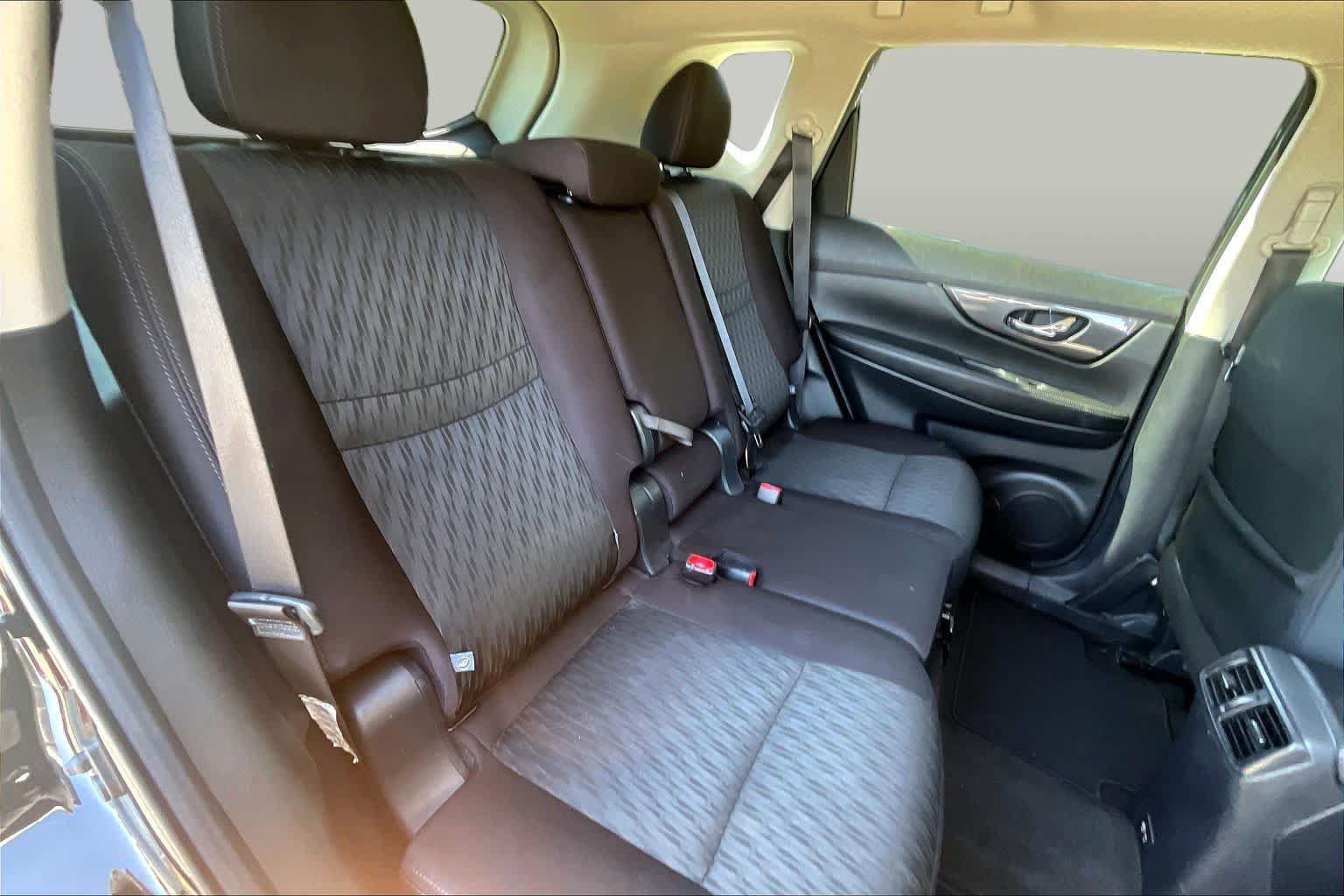 Used 2020 Nissan Rogue S w/ Special Edition Package FWD image 19