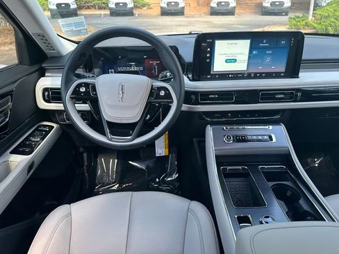 New 2026 Lincoln Aviator AWD image 24