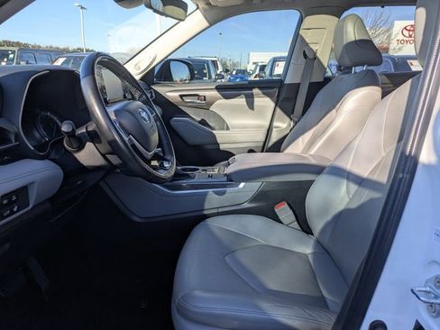 Used 2022 Toyota Highlander Limited image 28