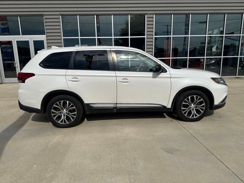 Used 2018 Mitsubishi Outlander ES FWD image 2