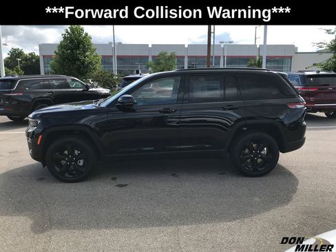 New 2025 Jeep Grand Cherokee Limited w/ Black Appearance Package image 4