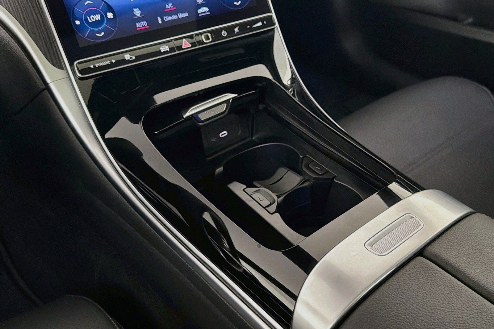 Used 2024 Mercedes-Benz C 300 Sedan image 7