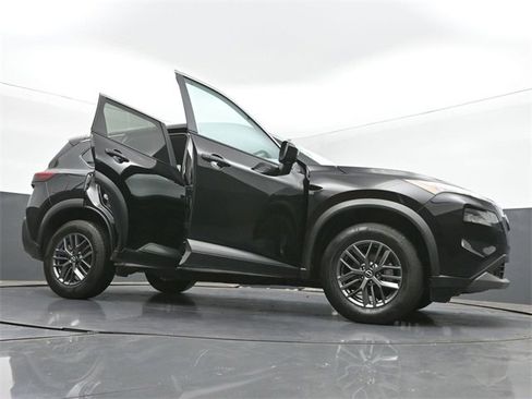 Used 2023 Nissan Rogue S image 49